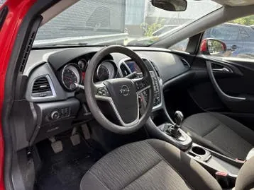 Opel Astra 2012 photo 3