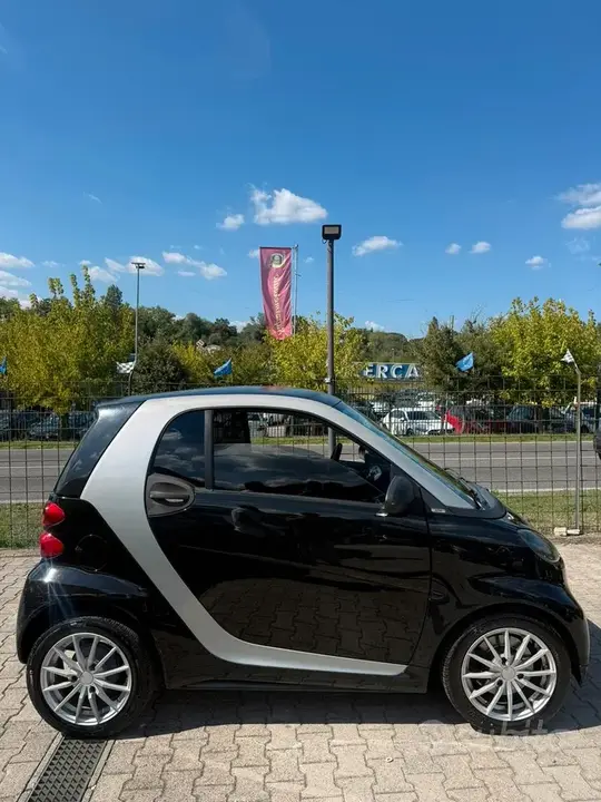 Smart Fortwo 2011 photo 2