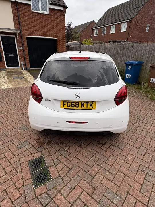 Peugeot 208 2018 photo 5