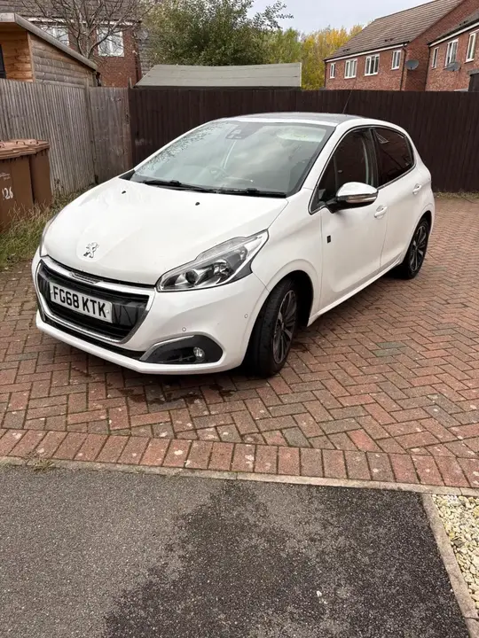 Peugeot 208 2018 photo 4
