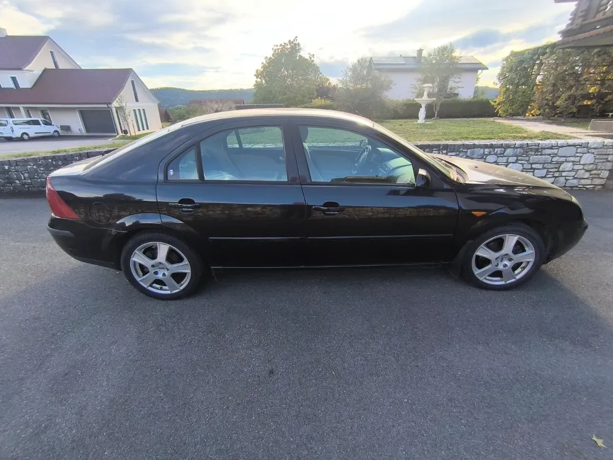 Ford Mondeo 2001 photo 2