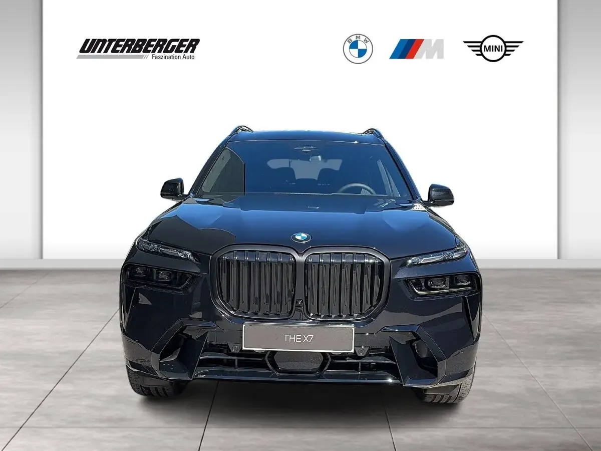 BMW X7 photo 2