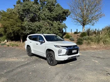 Mitsubishi Pajero Sport 2024 photo 2