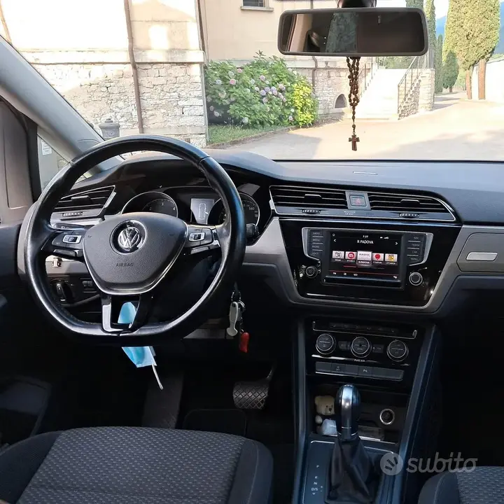 Volkswagen Touran 2016 photo 2