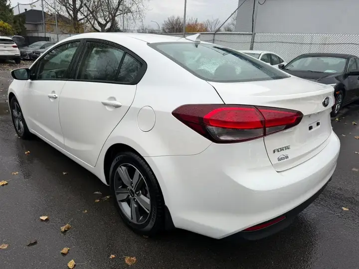 Kia Forte 2018 photo 4