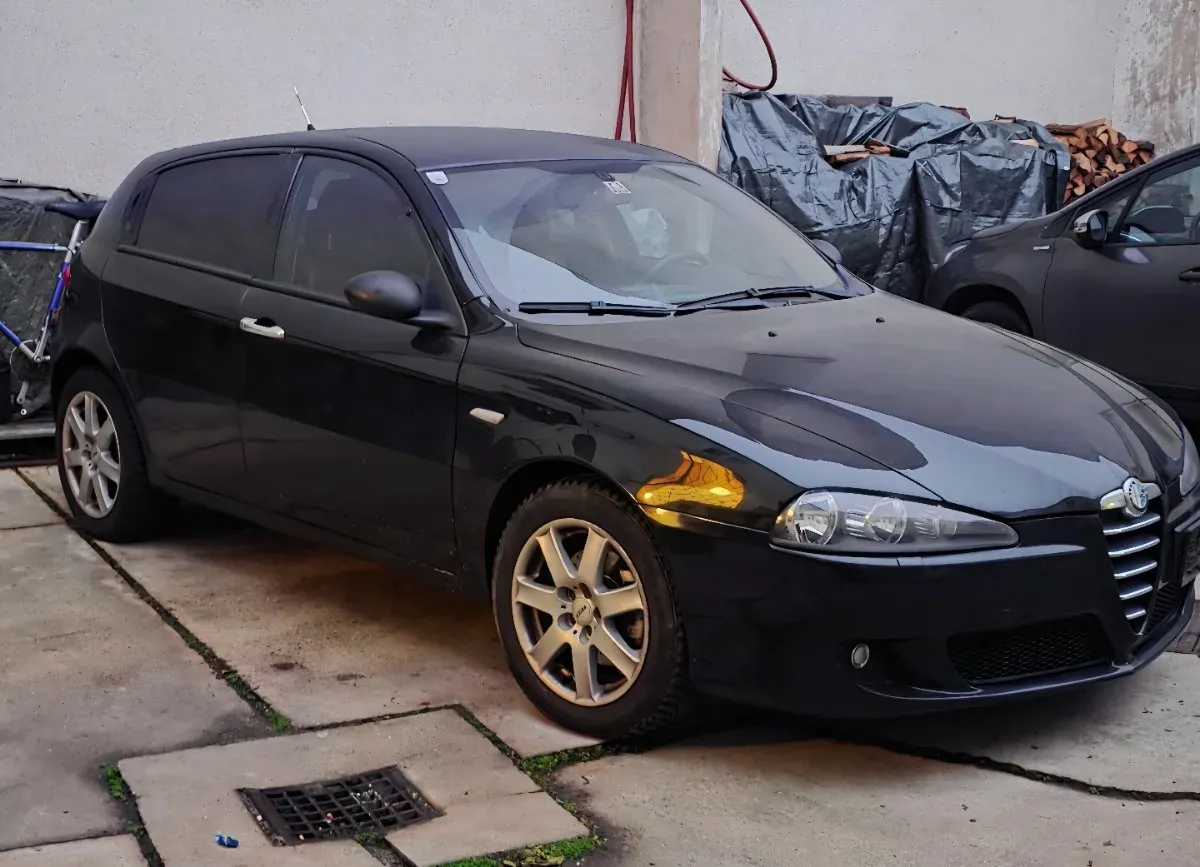 Alfa Romeo 147 2005 photo 3