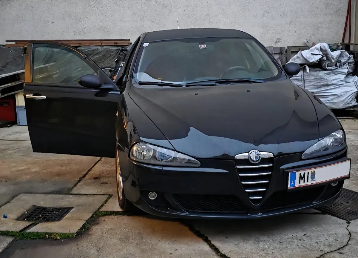 Alfa Romeo 147 2005 photo 2