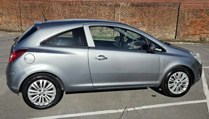 Vauxhall Corsa 2011 photo 3