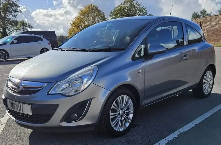 Vauxhall Corsa 2011 photo 2