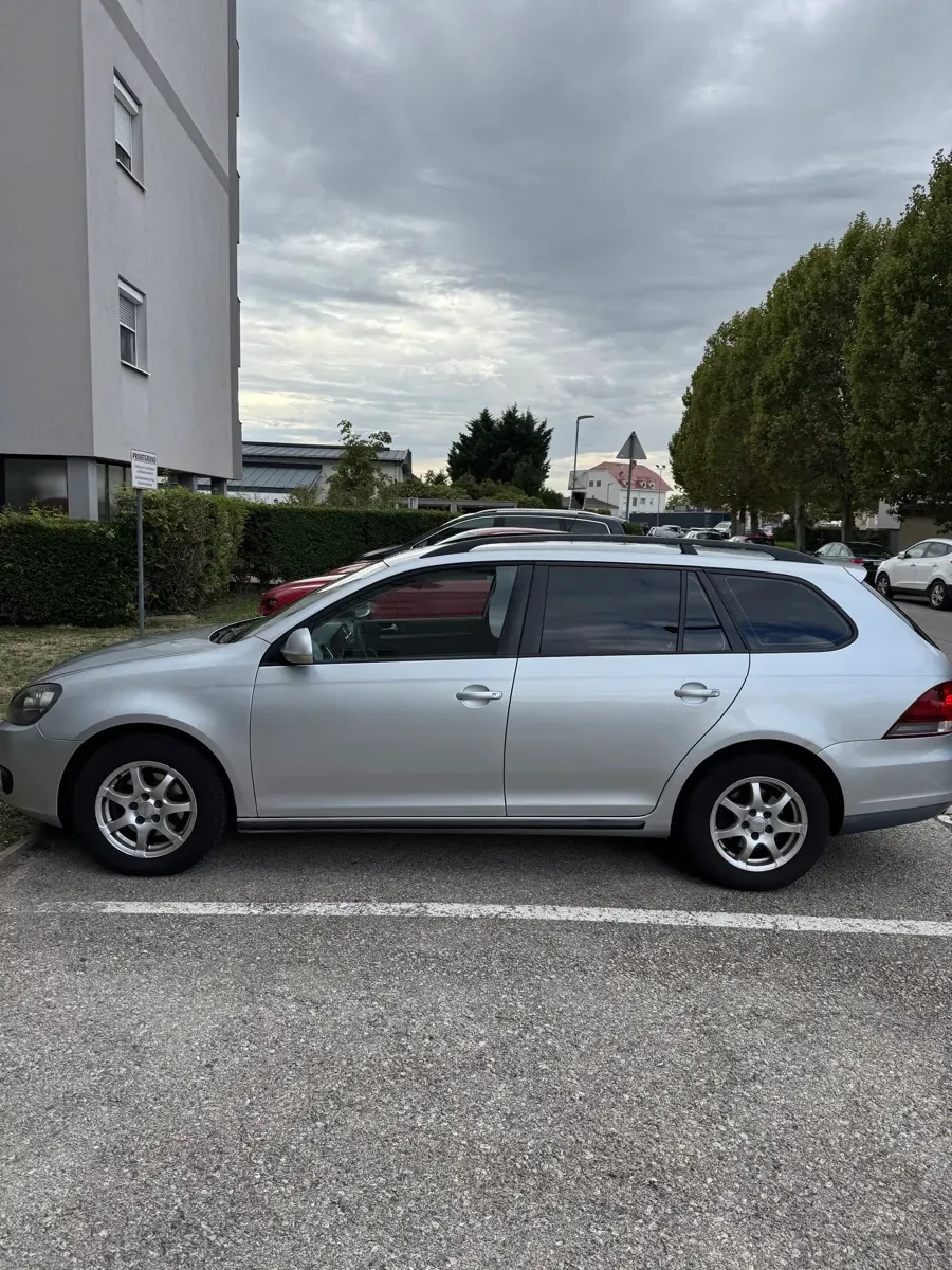 Volkswagen Golf 2011 photo 3