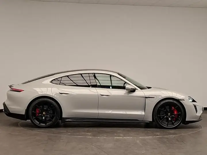 Porsche Taycan 2023 photo 3