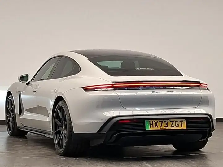 Porsche Taycan 2023 photo 2