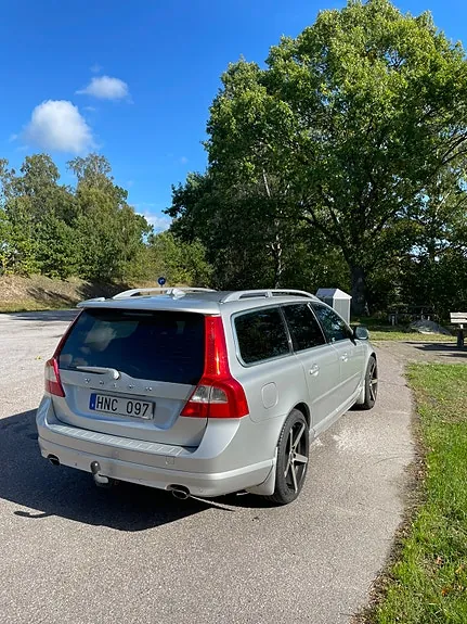 Volvo V70 2010 photo 4