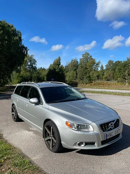 Volvo V70 2010 photo 3