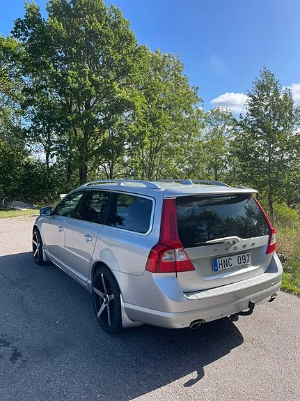 Volvo V70 2010 photo 2