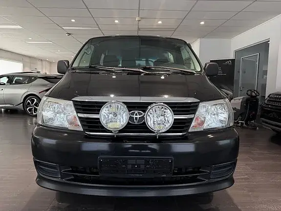 Toyota Hiace 2011 photo 4