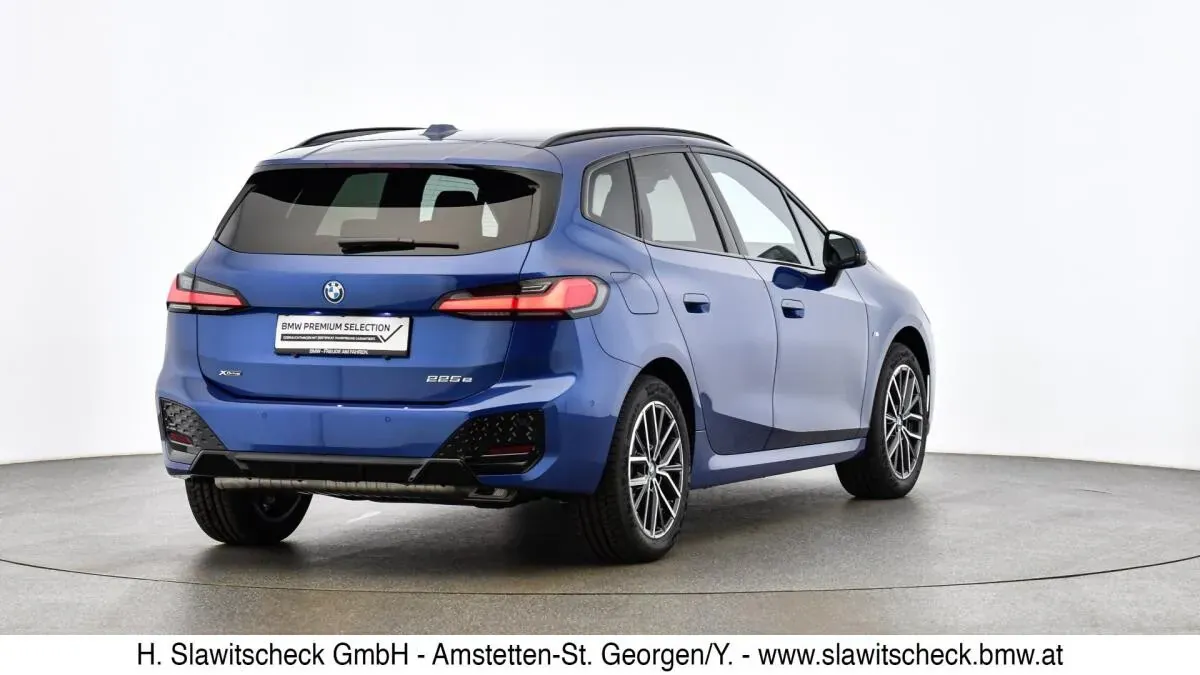BMW 2 Series 2025 photo 3