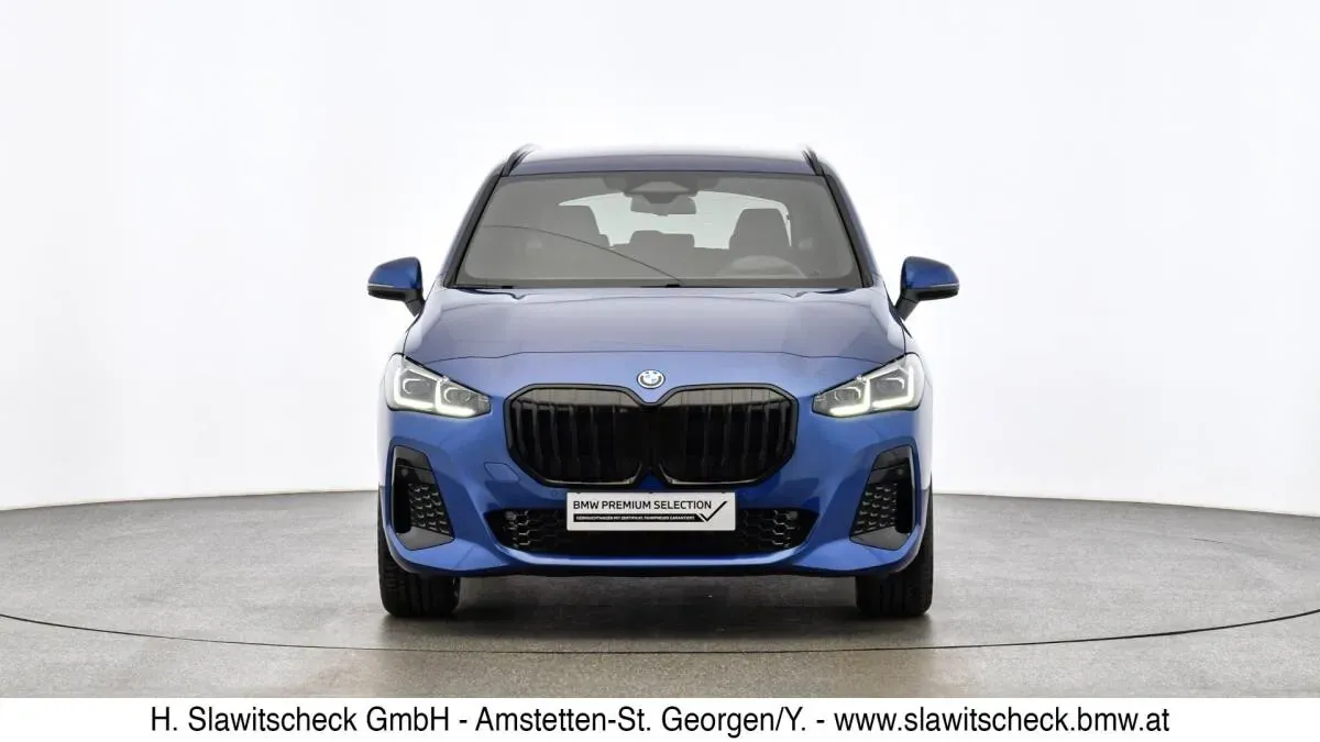 BMW 2 Series 2025 photo 2