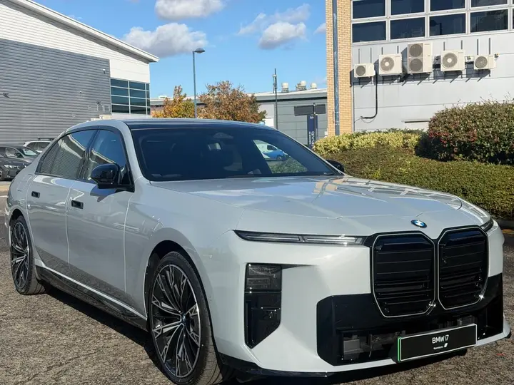 BMW I7