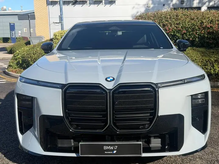 BMW I7 2026 photo 2
