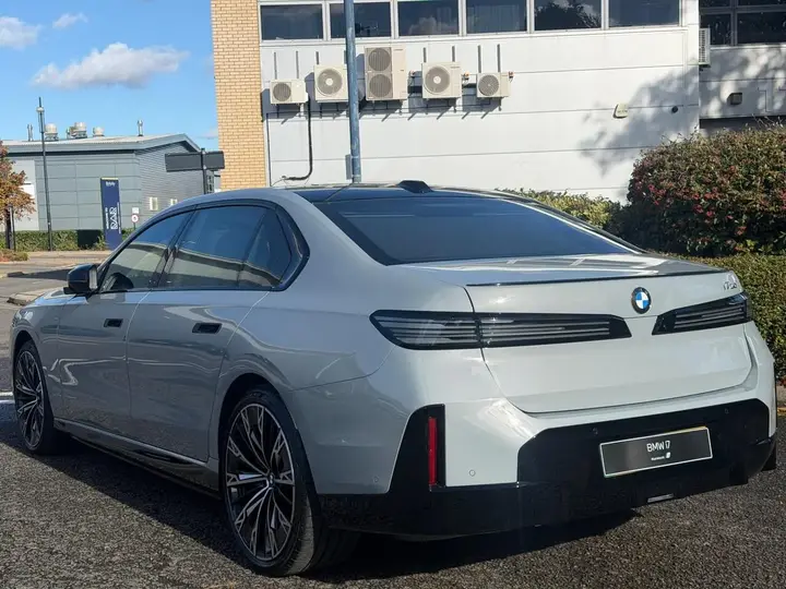 BMW I7 2026 photo 4