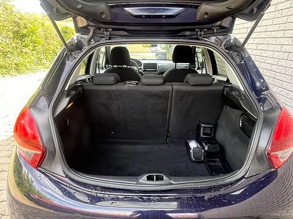 Peugeot 208 2019 photo 4