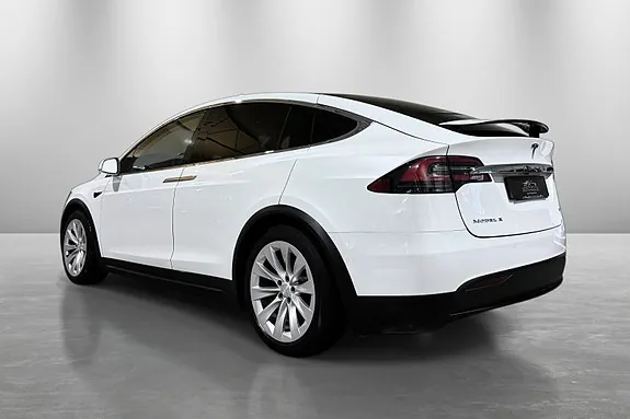 Tesla Model X 2017 photo 4
