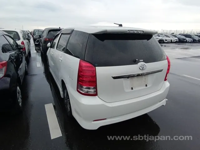 Toyota Wish 2005 photo 3