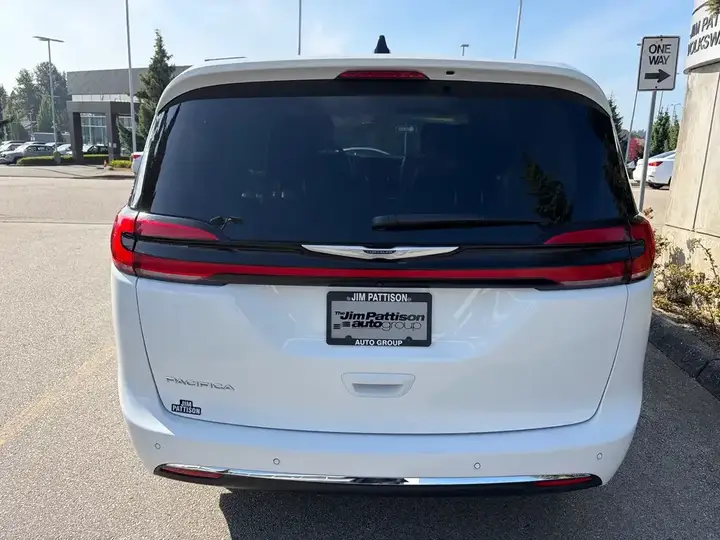 Chrysler Pacifica 2024 photo 4