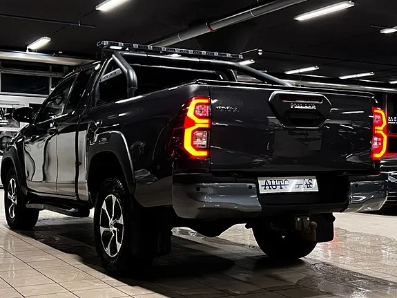 Toyota Hilux 2023 photo 3