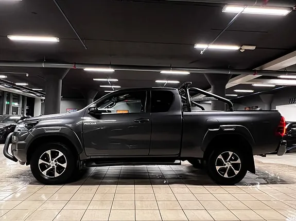 Toyota Hilux 2023 photo 2