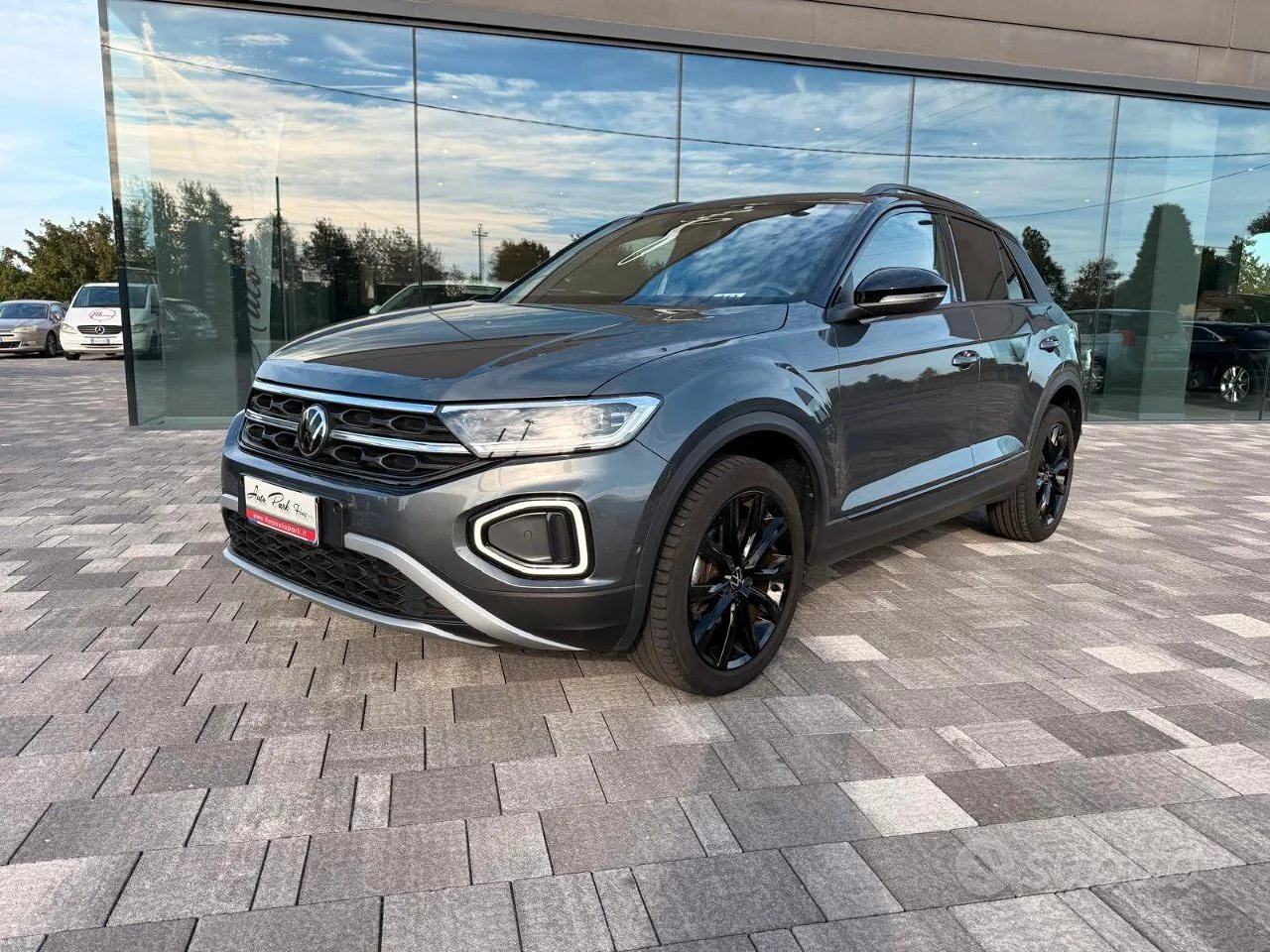 Volkswagen T-Roc 2023 photo 2