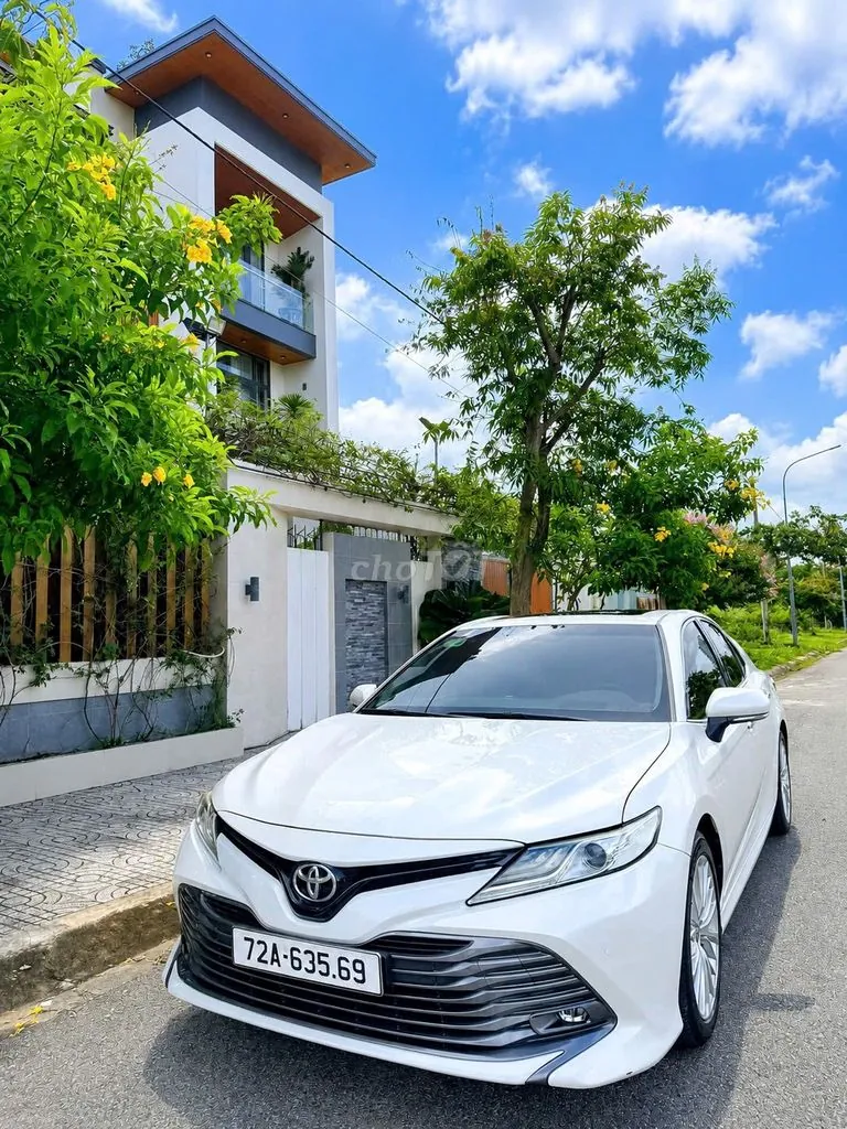 Toyota Camry 2019 photo 2