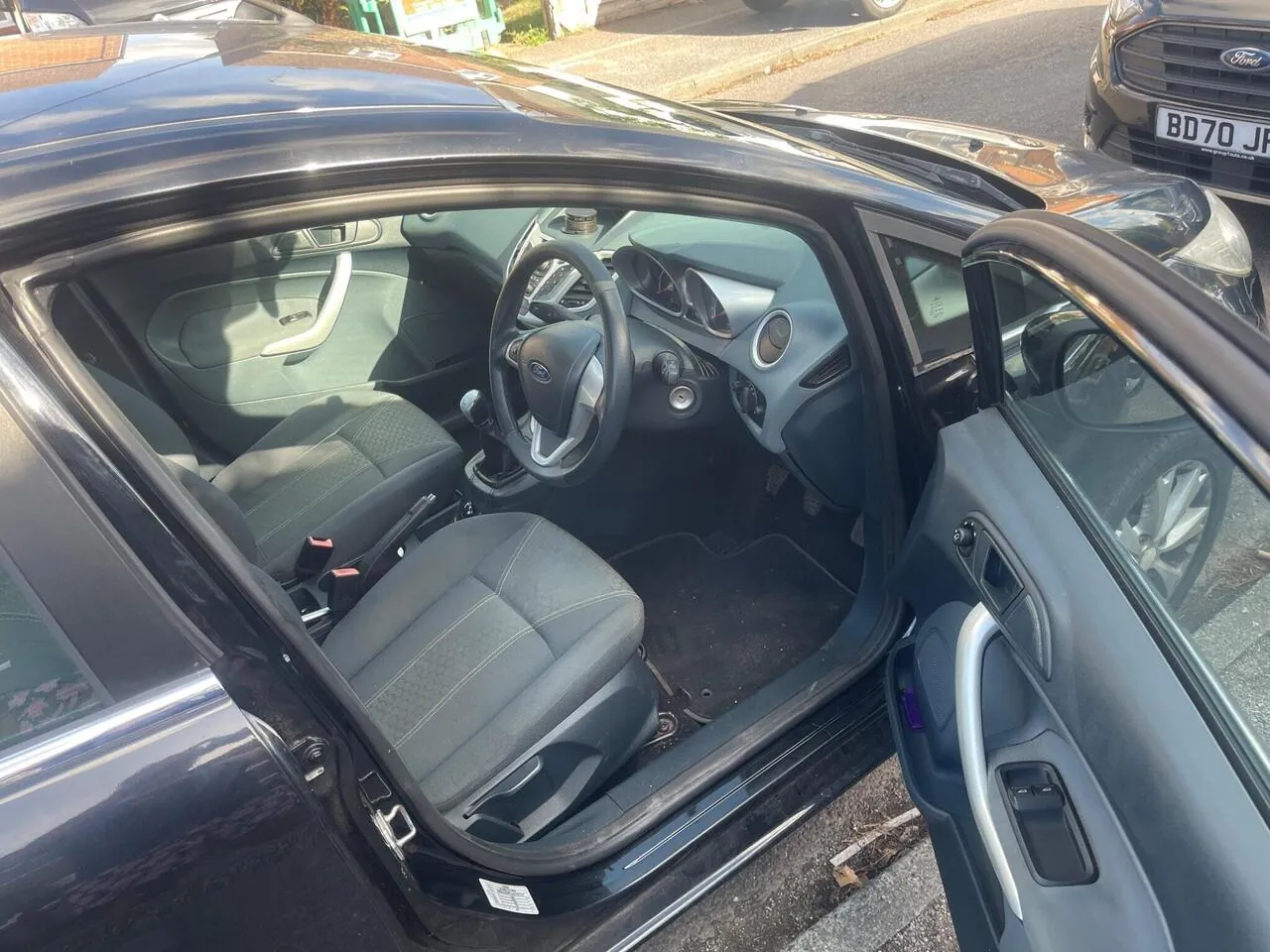 Ford Fiesta 2010 photo 2