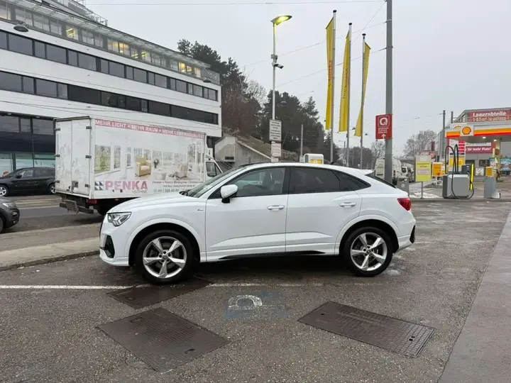 Audi Q3 2020 photo 2