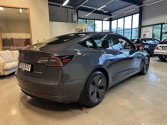 Tesla Model 3 2021 photo 3