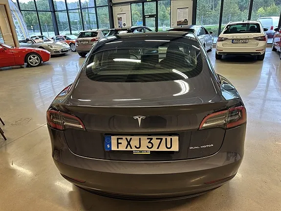 Tesla Model 3 2021 photo 4