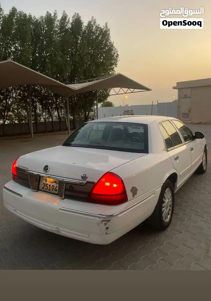 Ford Crown Victoria 2007 photo 4