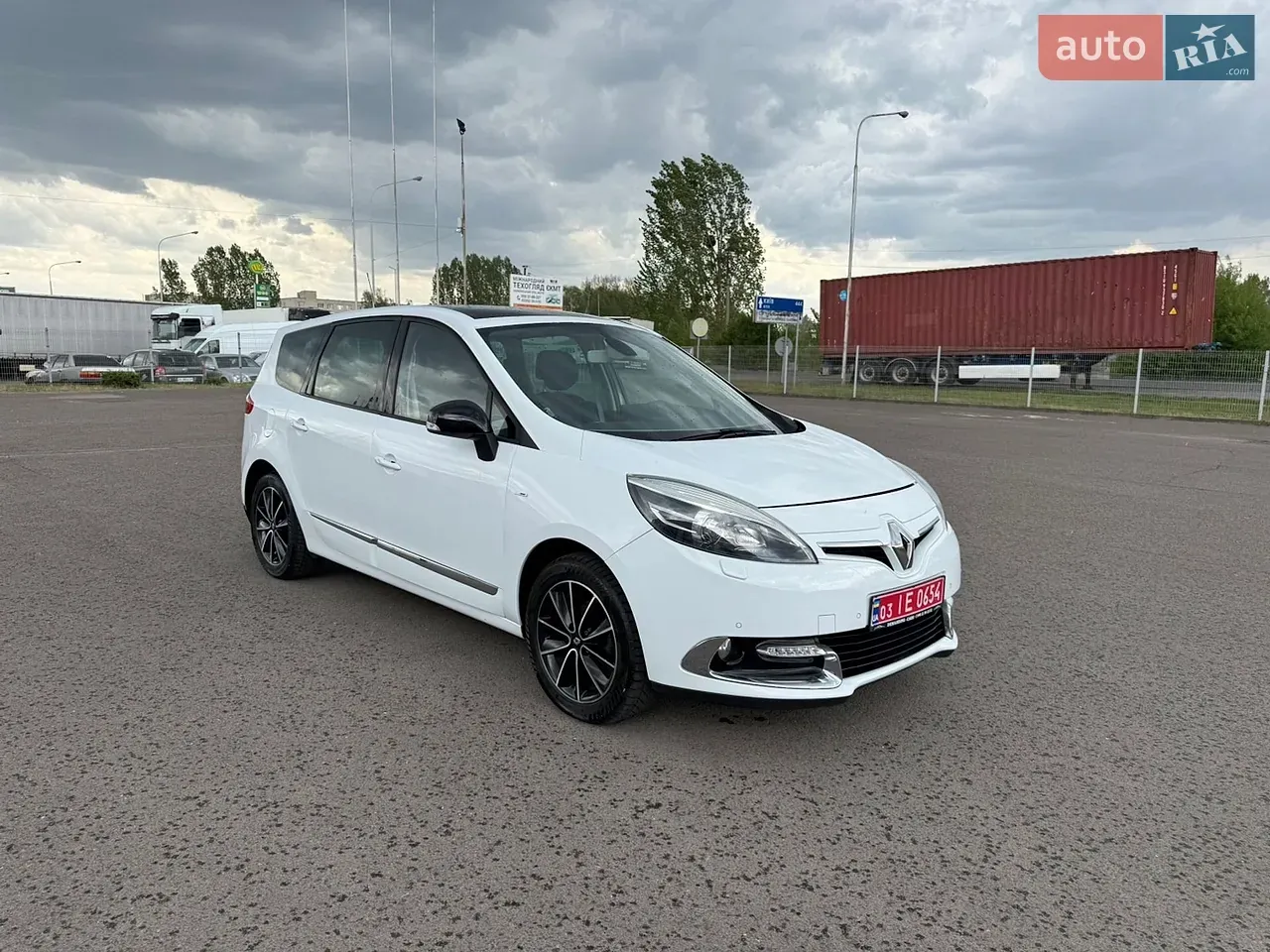 Renault Grand Scenic 2012 photo 3