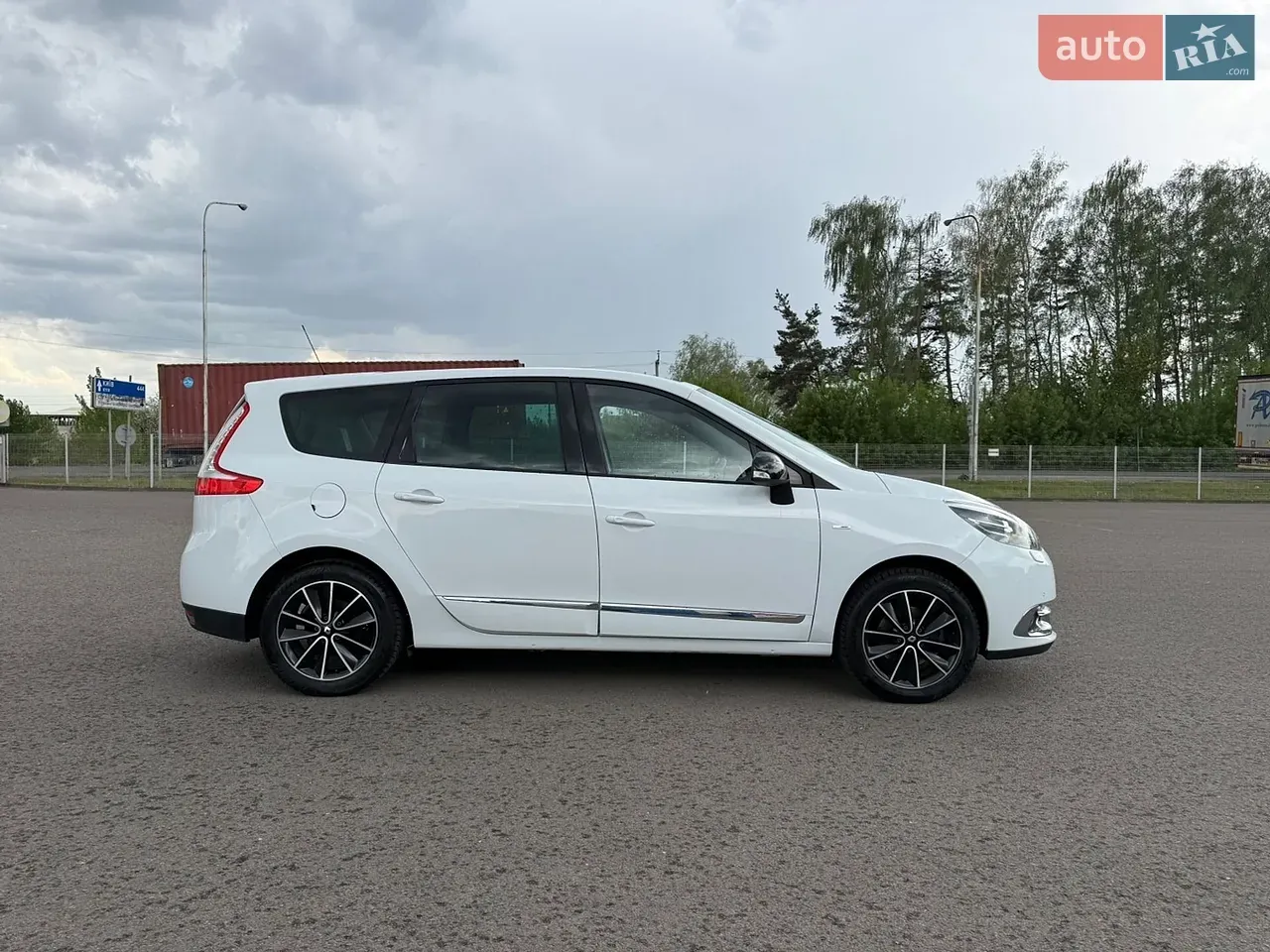 Renault Grand Scenic 2012 photo 4