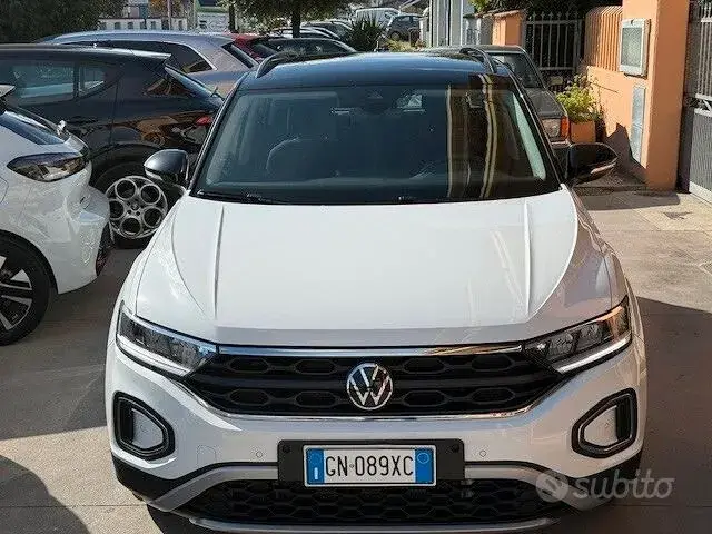 Volkswagen T-Roc 2023 photo 2