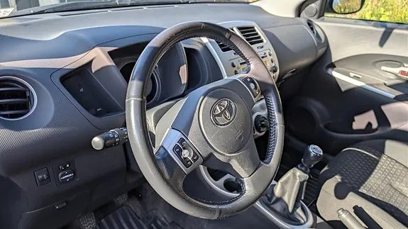 Toyota Urban Cruiser 2009 photo 2