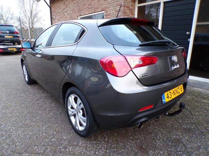 Alfa Romeo Giulietta 2010 photo 3