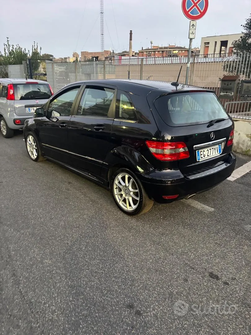 Mercedes-Benz B 180 Cdi 2010 photo 2