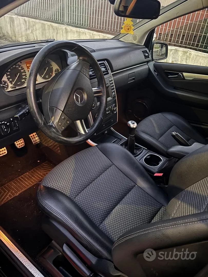 Mercedes-Benz B 180 Cdi 2010 photo 5