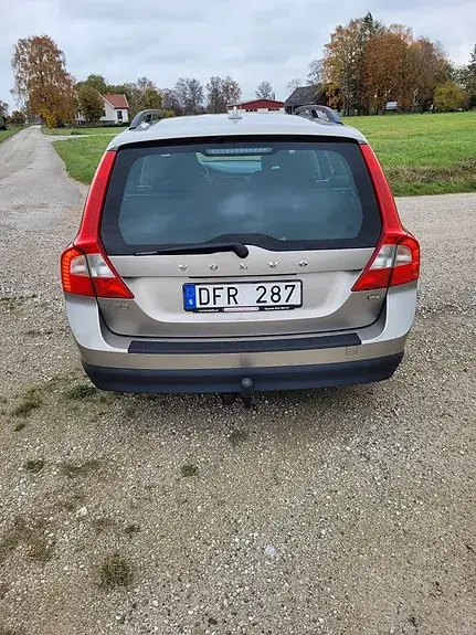 Volvo V70 2010 photo 4