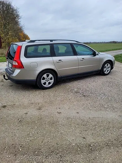 Volvo V70 2010 photo 3