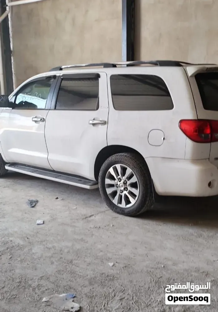 Toyota Sequoia 2013 photo 2