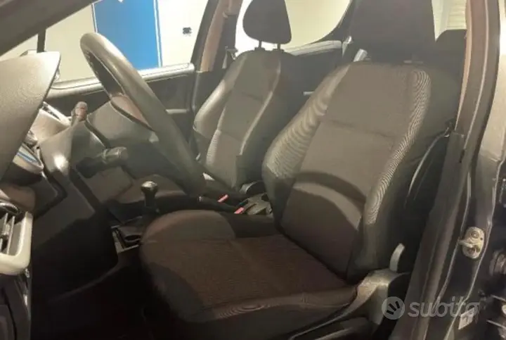 Peugeot 207 2010 photo 3