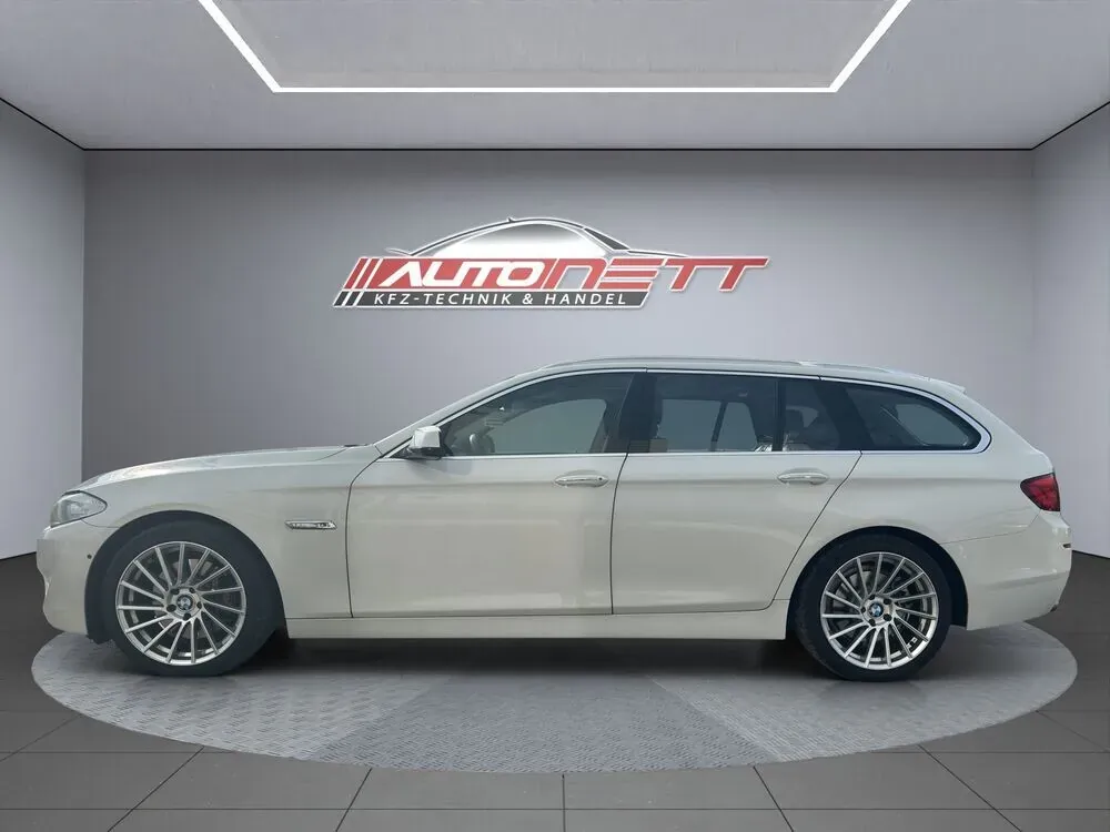 BMW 5 Series 2011 photo 2